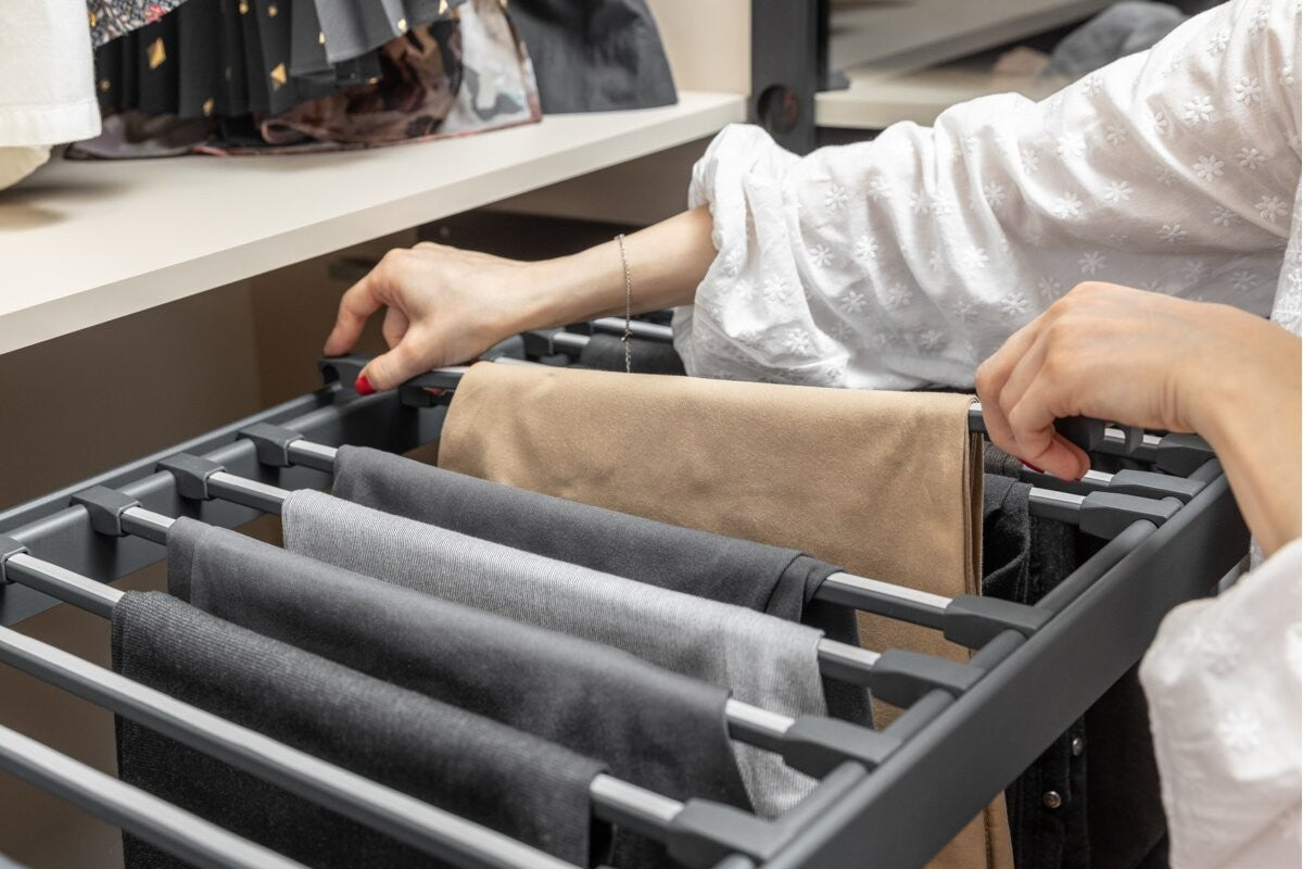 Pull-Out Trouser Hanger Drawer 600mm - Soft Close Full Extension - view 11